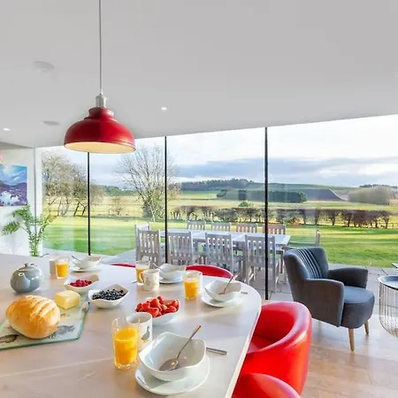 Greenmyre Farmhouse With Hot Tub Kirriemuir Exterior photo
