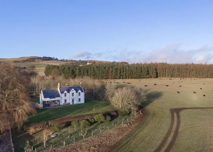 Greenmyre Farmhouse With Hot Tub