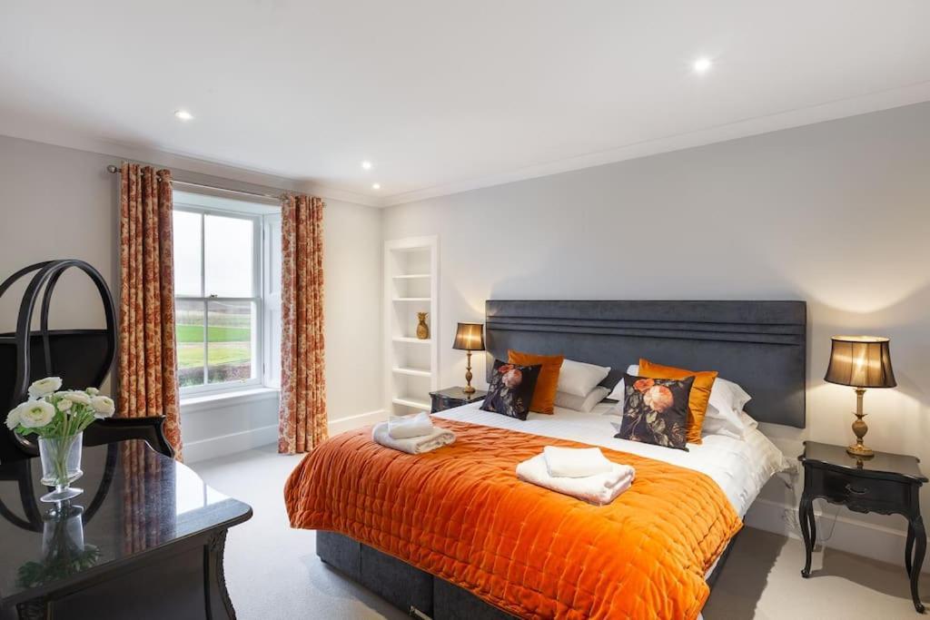 Greenmyre With Hot Tub Holiday home Kirriemuir
