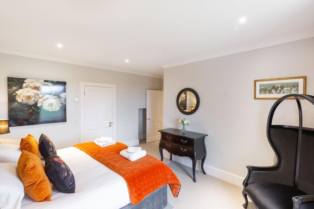 Greenmyre With Hot Tub Holiday home Kirriemuir