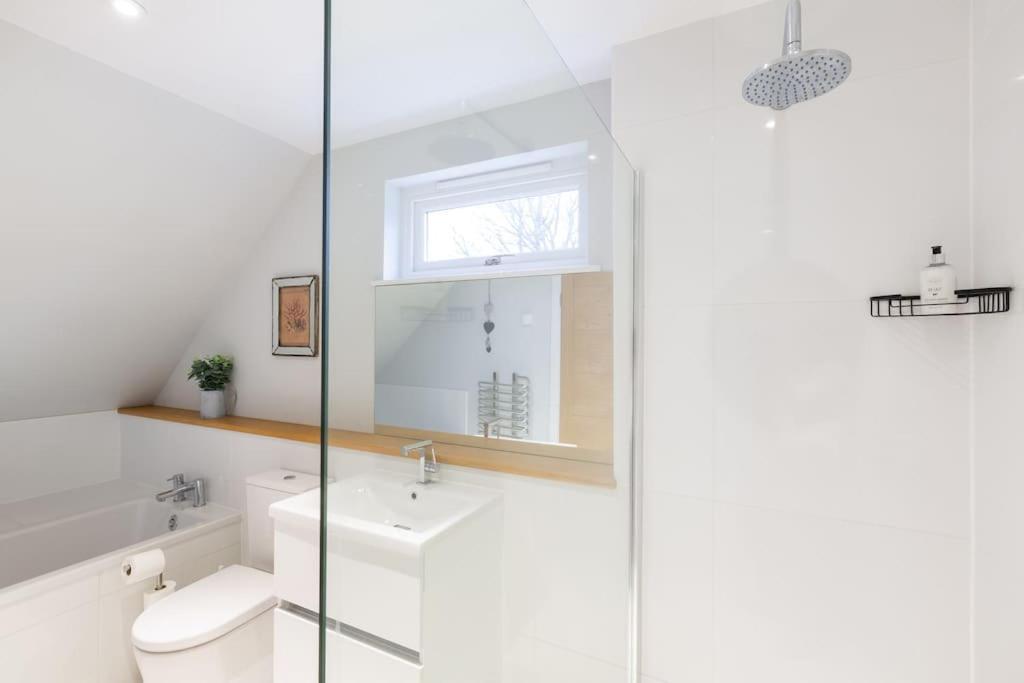 Greenmyre With Hot Tub Holiday home *