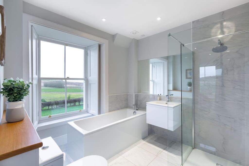 Greenmyre With Hot Tub Holiday home Kirriemuir