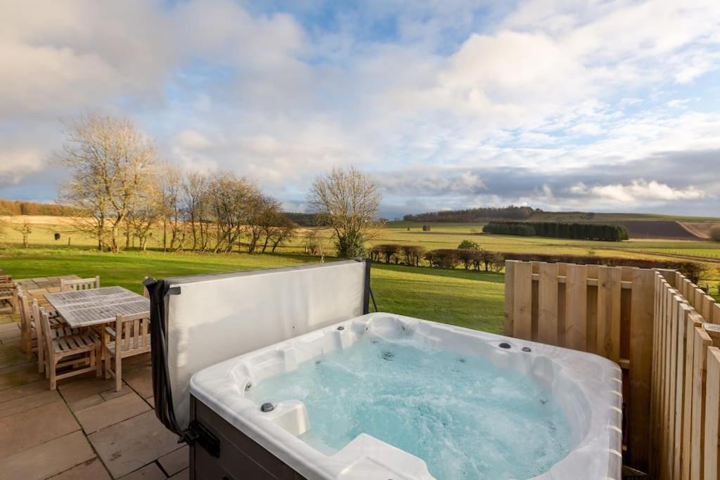Greenmyre With Hot Tub Holiday home *
