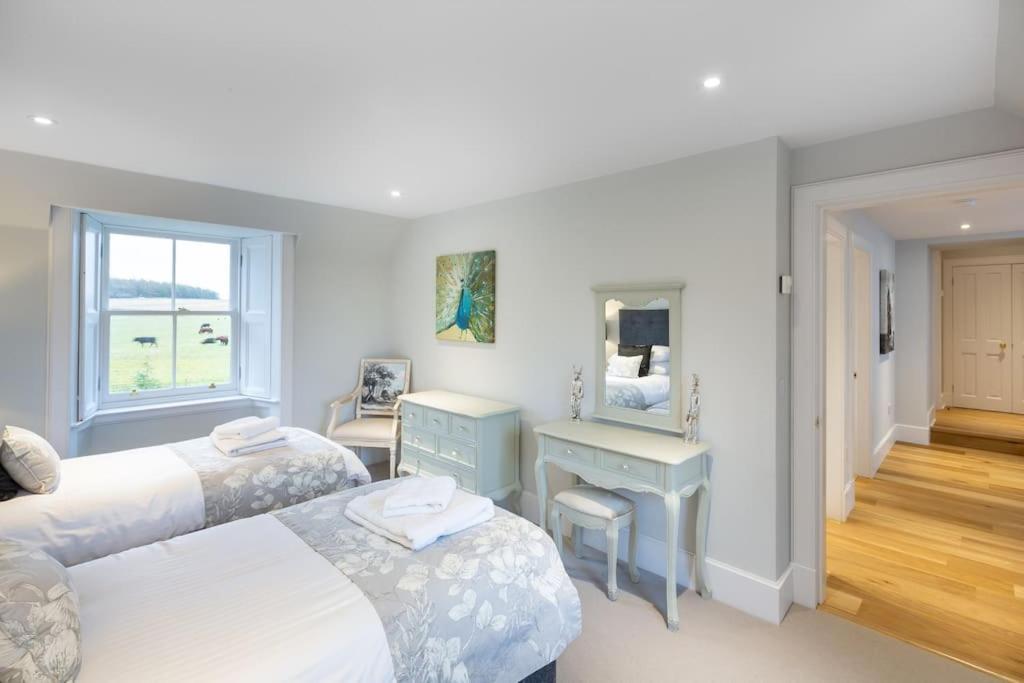 Greenmyre With Hot Tub Holiday home Kirriemuir