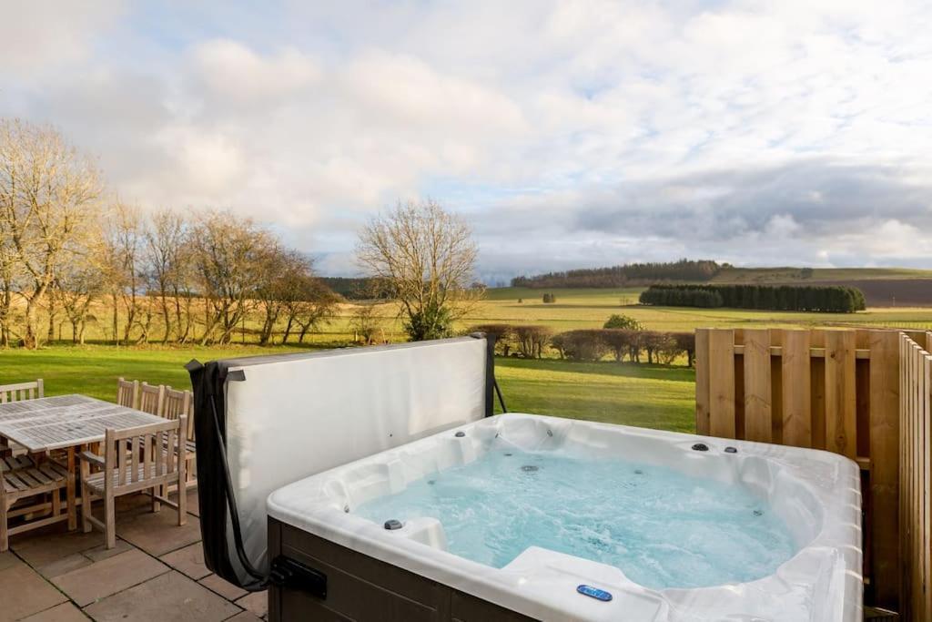 Greenmyre With Hot Tub Holiday home